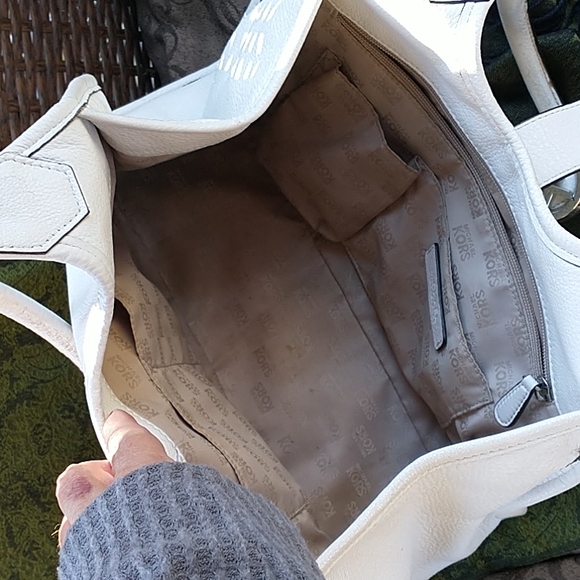 Michael Kors White Leather Shoulder Bag - Picture 10 of 15